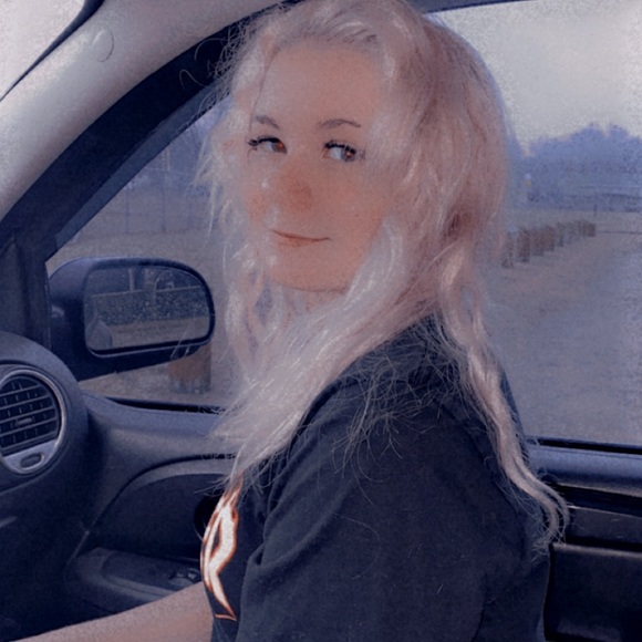 Meet your Posher, Isabel - Picture 1 of 1